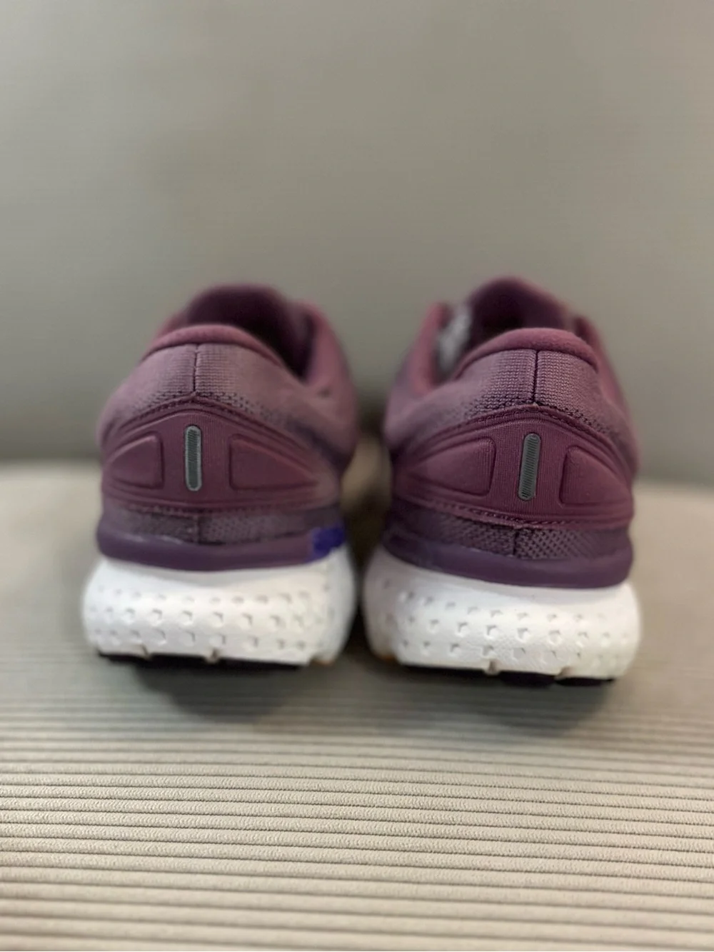 Brooks Women's Glycerin 18 running shoes “purple/plum” size 8.5